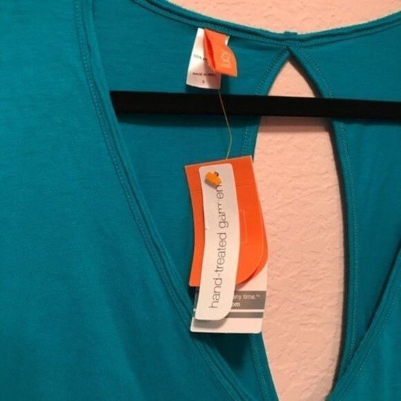 NWT: Lucy Athletic Top.Very soft material. Pretty color - Picture 3 of 7